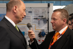Interview mit Wolfgang Tiefensee, Bundesminister für Verkehr, Bau und Stadtentwicklung, auf der Hannover Messe 2009
